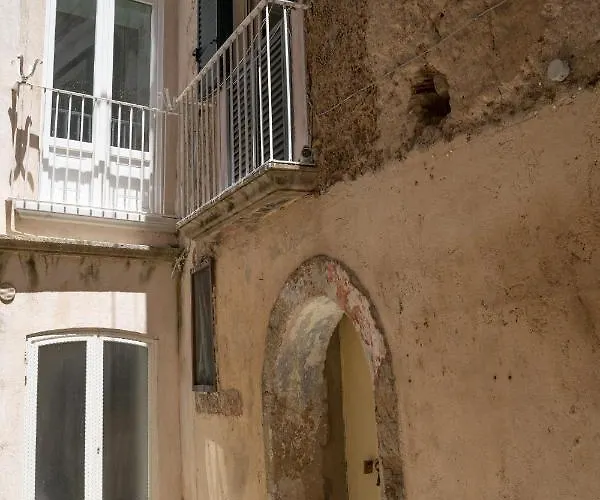 Palazzo Tranfo Al Duomo * Tropea