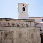 特兰坲多莫公寓