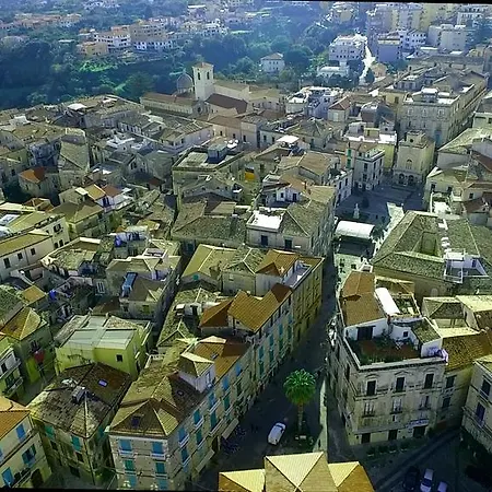 Palazzo Tranfo Al Duomo تروبيا