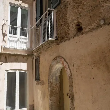 Palazzo Tranfo Al Duomo * تروبيا