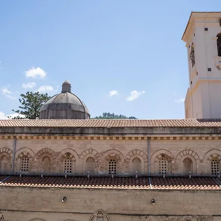 Palazzo Tranfo Al Duomo تروبيا